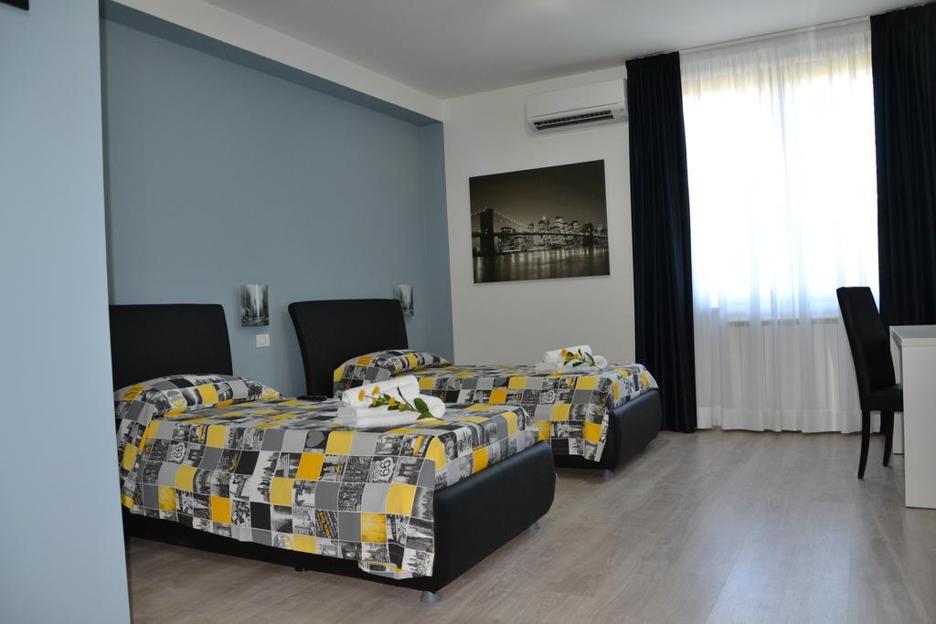 Fly In The World B&B Фиумичино Стая снимка