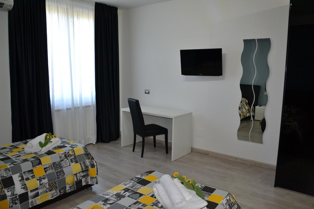 Fly In The World B&B Фиумичино Стая снимка